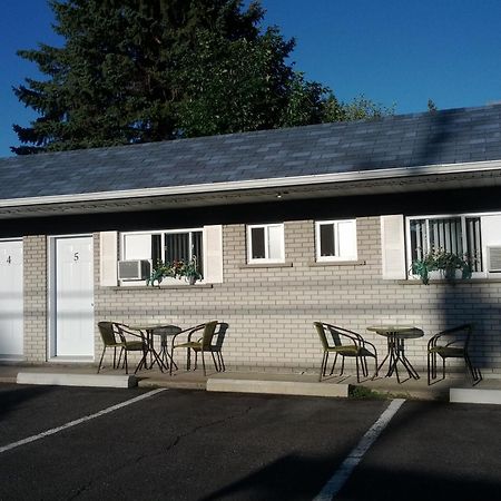 Motel Montgolfiere Jp Saint-Jean-sur-Richelieu Bagian luar foto