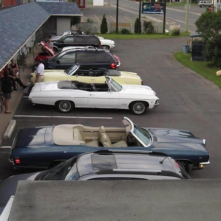 Motel Montgolfiere Jp Saint-Jean-sur-Richelieu Bagian luar foto