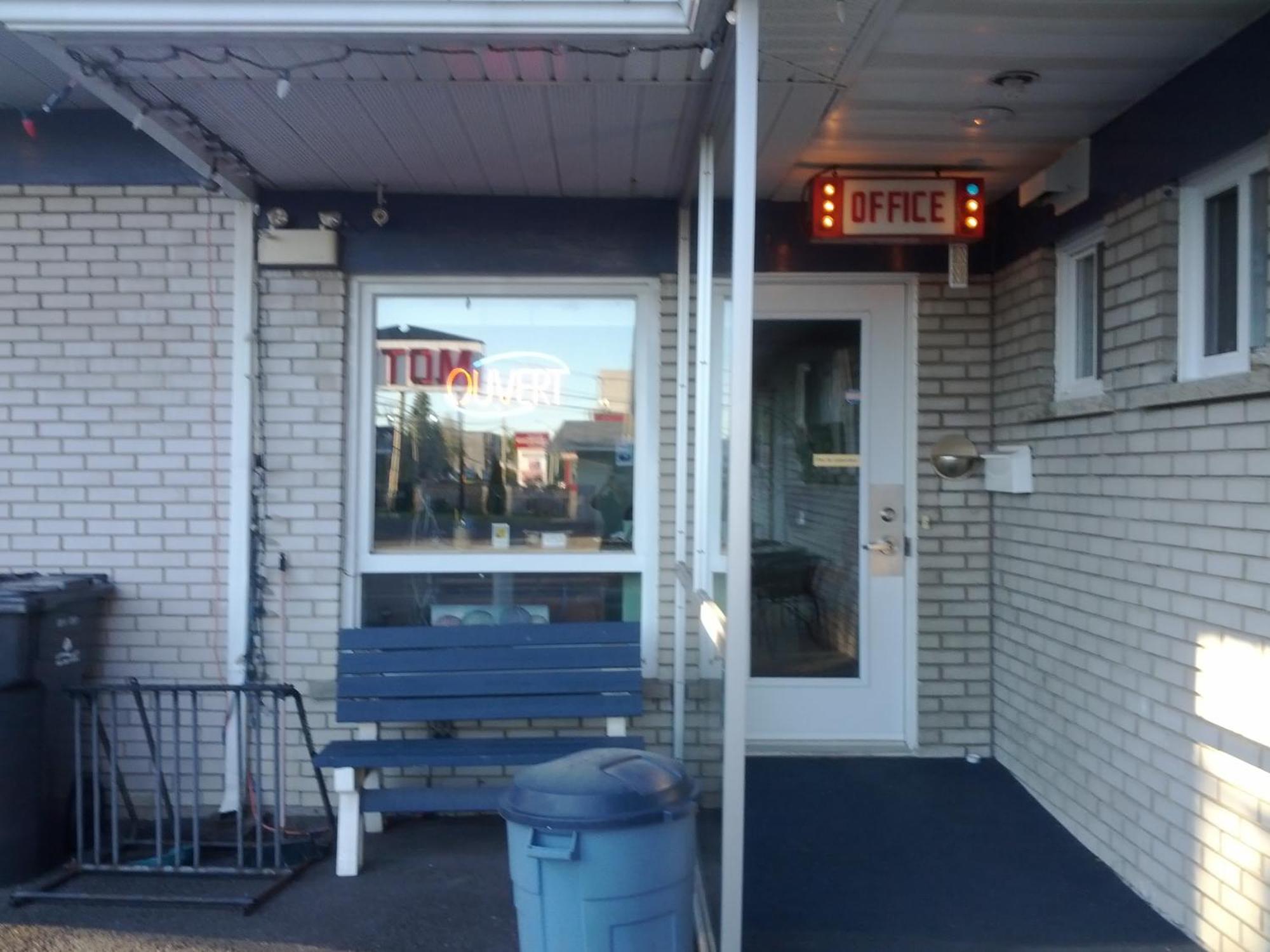 Motel Montgolfiere Jp Saint-Jean-sur-Richelieu Bagian luar foto