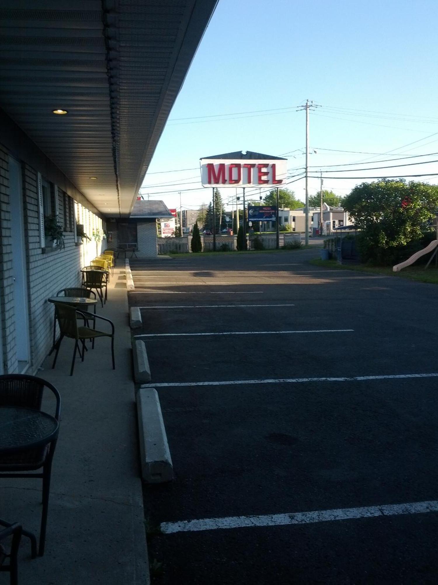 Motel Montgolfiere Jp Saint-Jean-sur-Richelieu Bagian luar foto