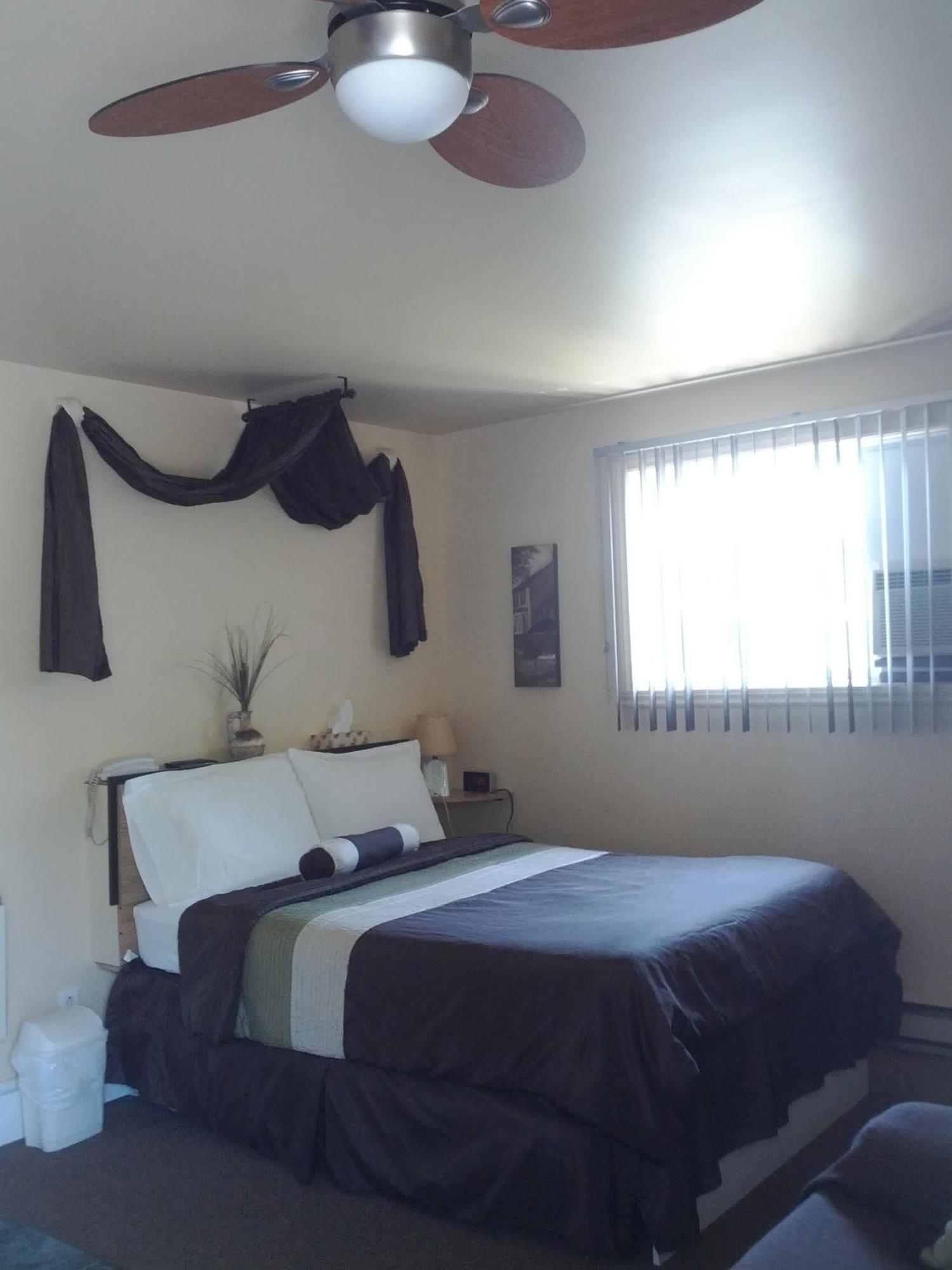 Motel Montgolfiere Jp Saint-Jean-sur-Richelieu Bagian luar foto