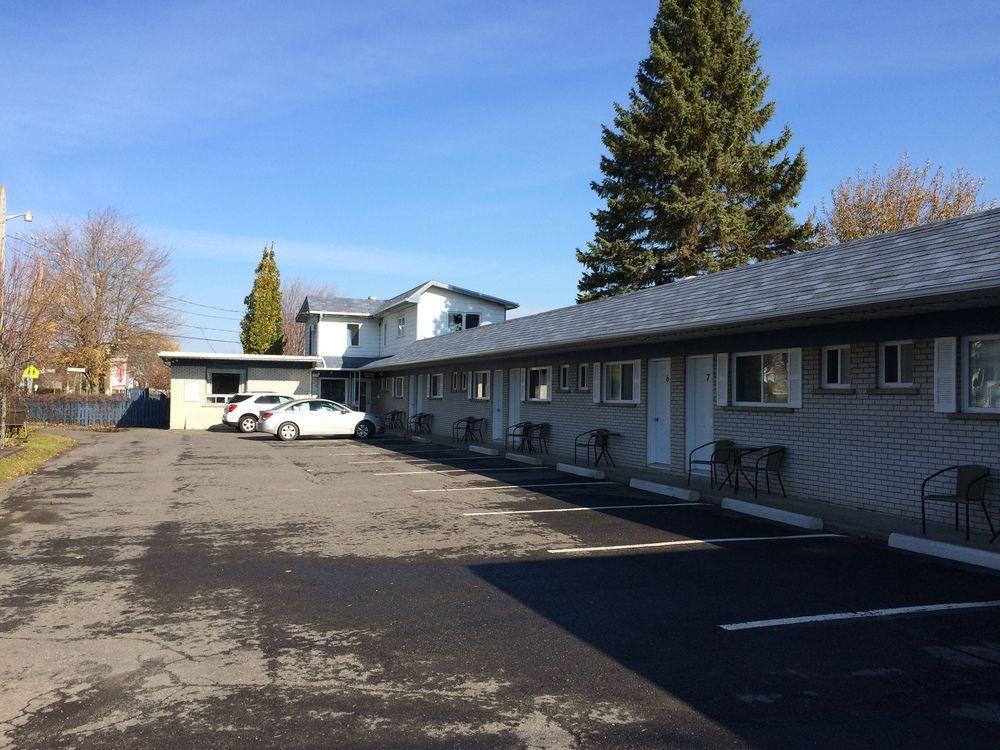 Motel Montgolfiere Jp Saint-Jean-sur-Richelieu Bagian luar foto