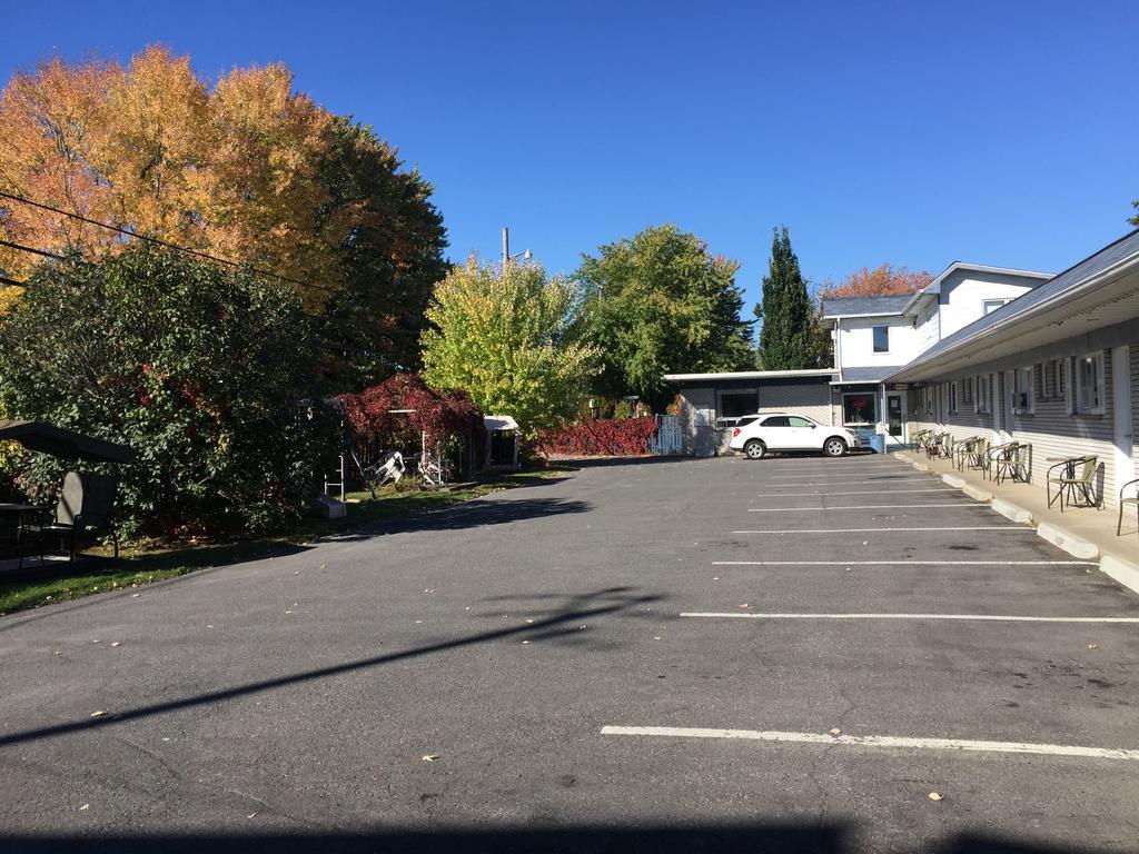 Motel Montgolfiere Jp Saint-Jean-sur-Richelieu Bagian luar foto