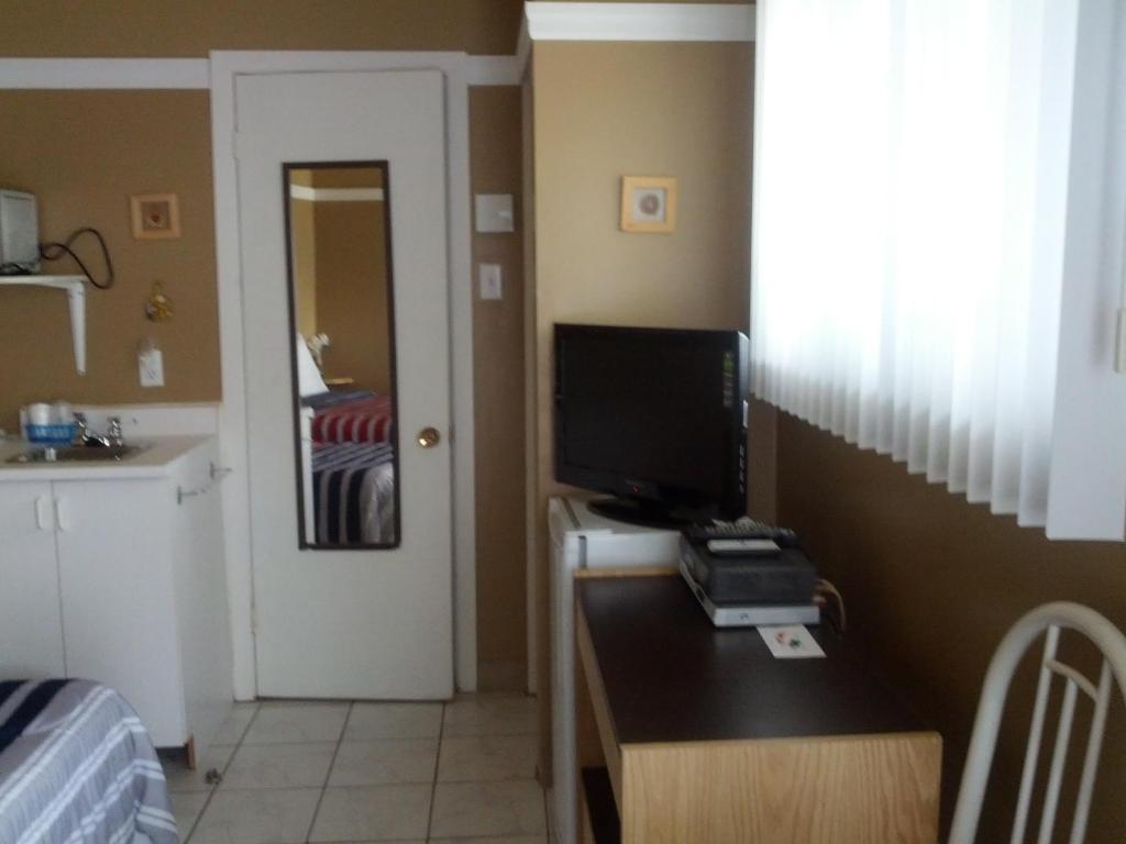 Motel Montgolfiere Jp Saint-Jean-sur-Richelieu Ruang foto